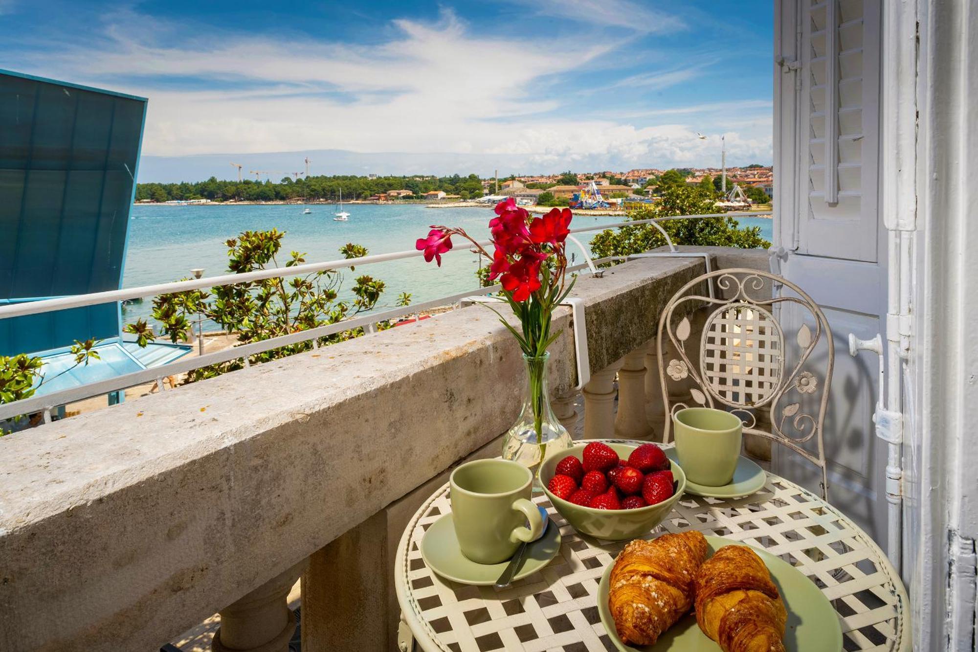 פורץ Romeo And Juliet Apartment With Balcony And Sea View מראה חיצוני תמונה