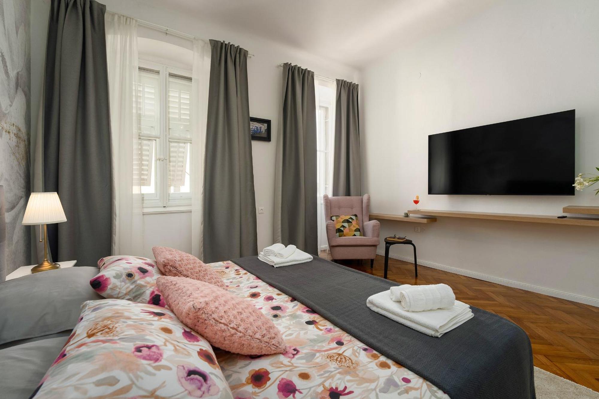 פורץ Romeo And Juliet Apartment With Balcony And Sea View מראה חיצוני תמונה